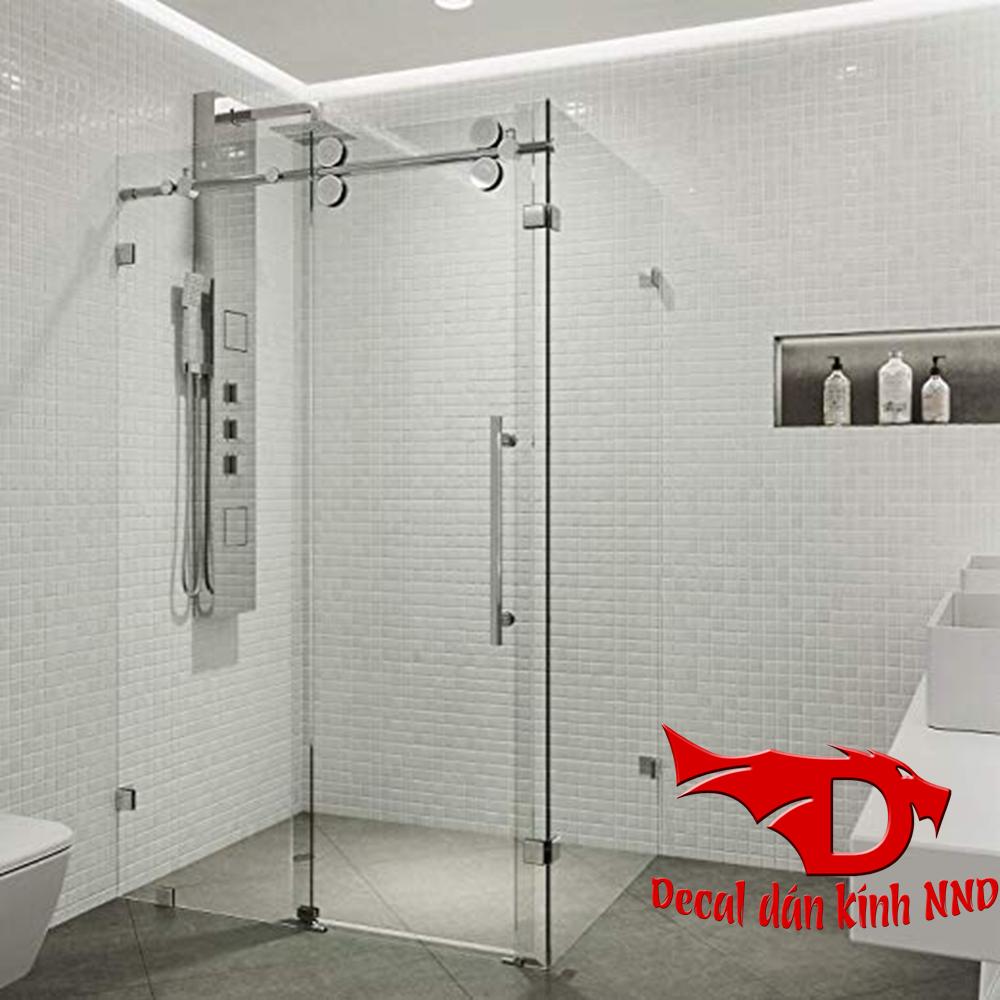 Decal kính phòng tắm: Decal kính phòng tắm không chỉ là một sản phẩm trang trí mà còn giúp bảo vệ sự riêng tư của bạn trong khi sử dụng phòng tắm. Với các mẫu decal kính đa dạng từ họa tiết đơn giản đến phức tạp, bạn sẽ có nhiều sự lựa chọn để trang trí cho phòng tắm của mình thêm sinh động. Hãy đến với chúng tôi để được tư vấn lựa chọn sản phẩm phù hợp nhất cho không gian của bạn.